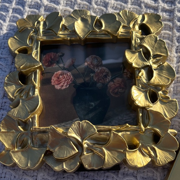 New Gold Floral and Gold Frame Set - Picture 6 of 9